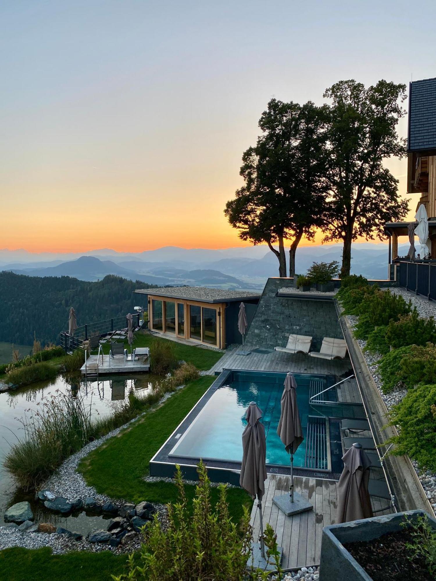 Gipfelhaus Magdalensberg Hotell Sankt Veit an der Glan Exteriör bild
